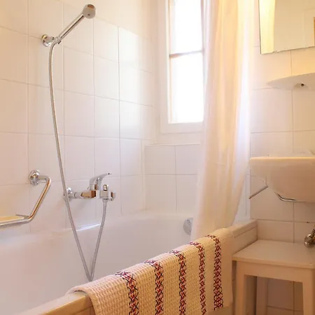 Spacious & Central For Up To 12 Guest, Chalet Haut-praz Crans-Montana
