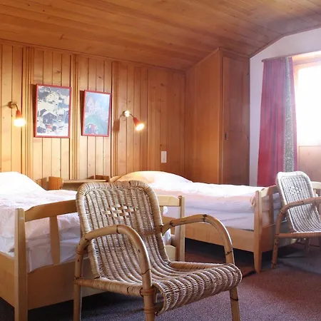 Chalet Spacious & Central For Up To 12 Guest, Chalet Haut-praz Crans-Montana